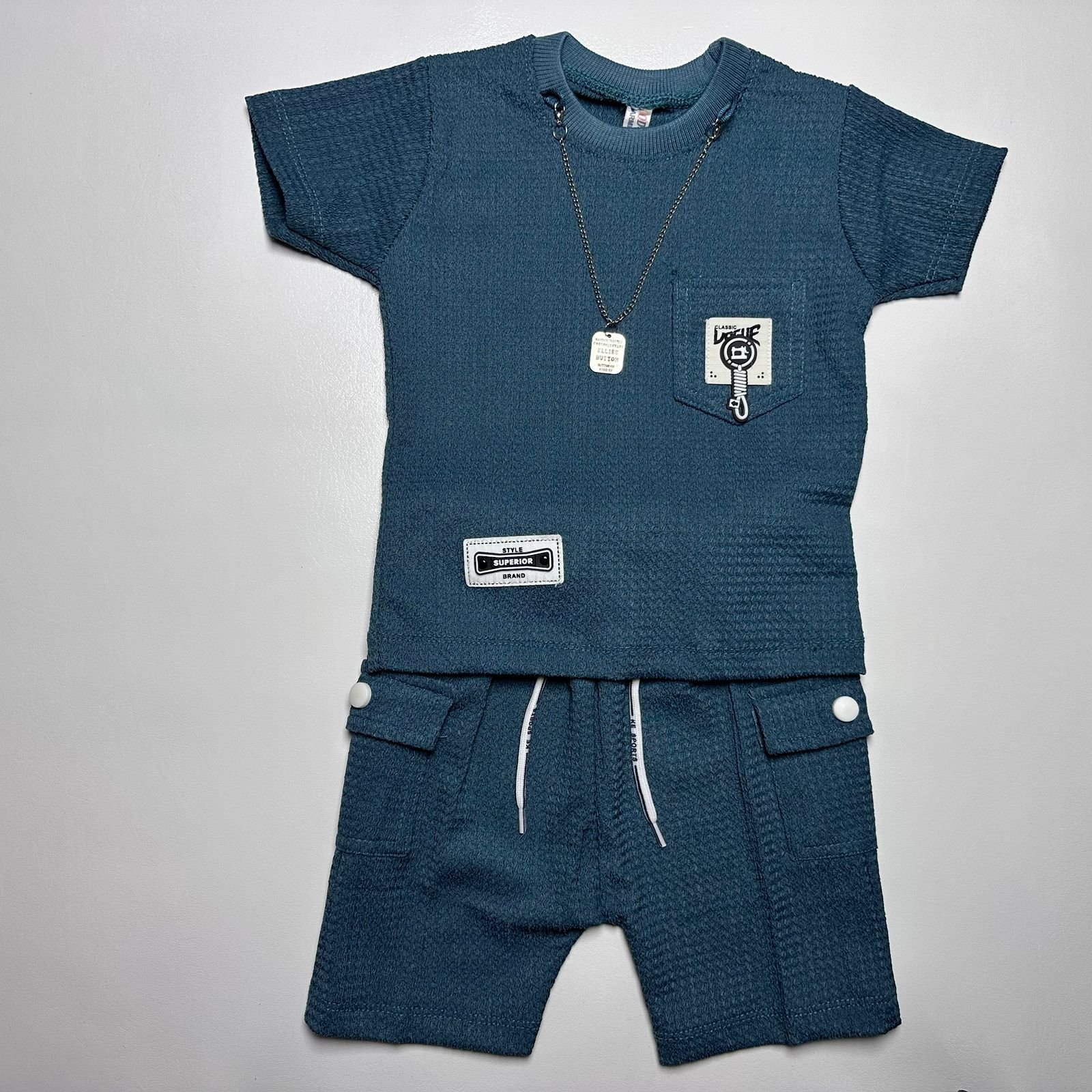 Boys Textured Chain-Accessory Tee and Cargo Shorts Set - Image 3